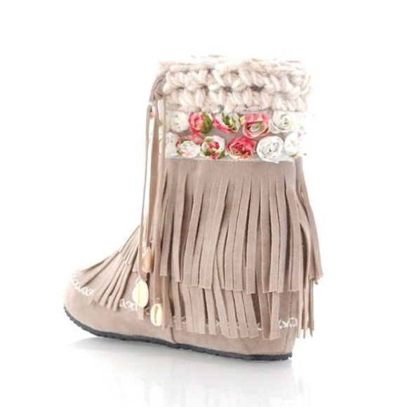 BOHO LACEY ROSE FLORAL MOCCASINS BOOTIES - Picture 2 of 8